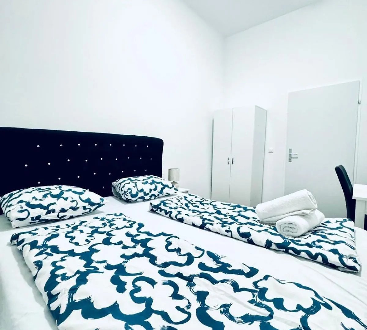 Affordable 5 Bedroom Apartment, Near Atzgersdorf Park Viena