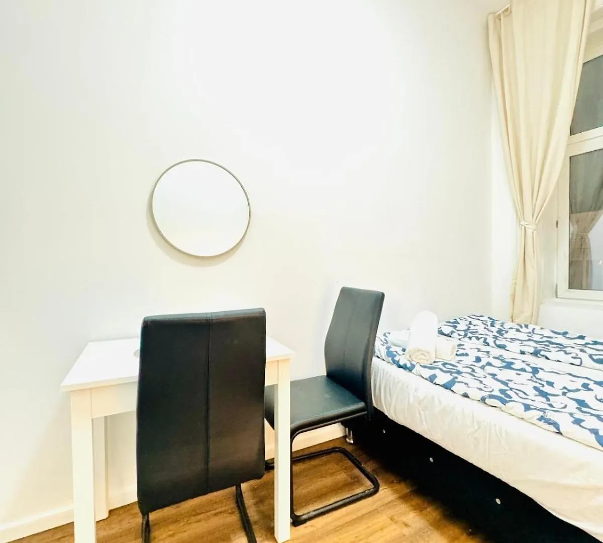 Apartamento Affordable 5 Bedroom Apartment, Near Atzgersdorf Park Viena