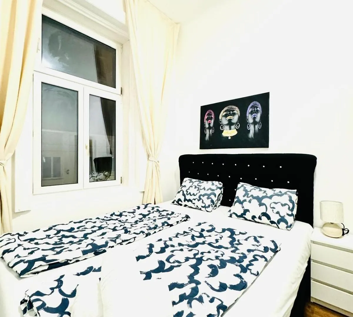 Affordable 5 Bedroom Apartment, Near Atzgersdorf Park Wien 0*,  Österrike
