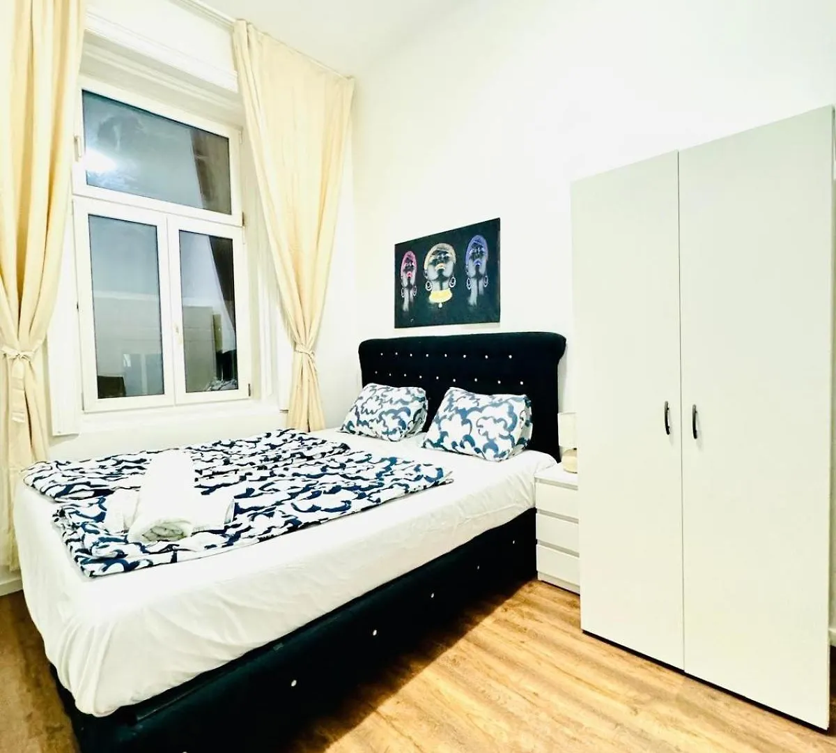 Affordable 5 Bedroom Apartment, Near Atzgersdorf Park Wien 0*,  Österrike