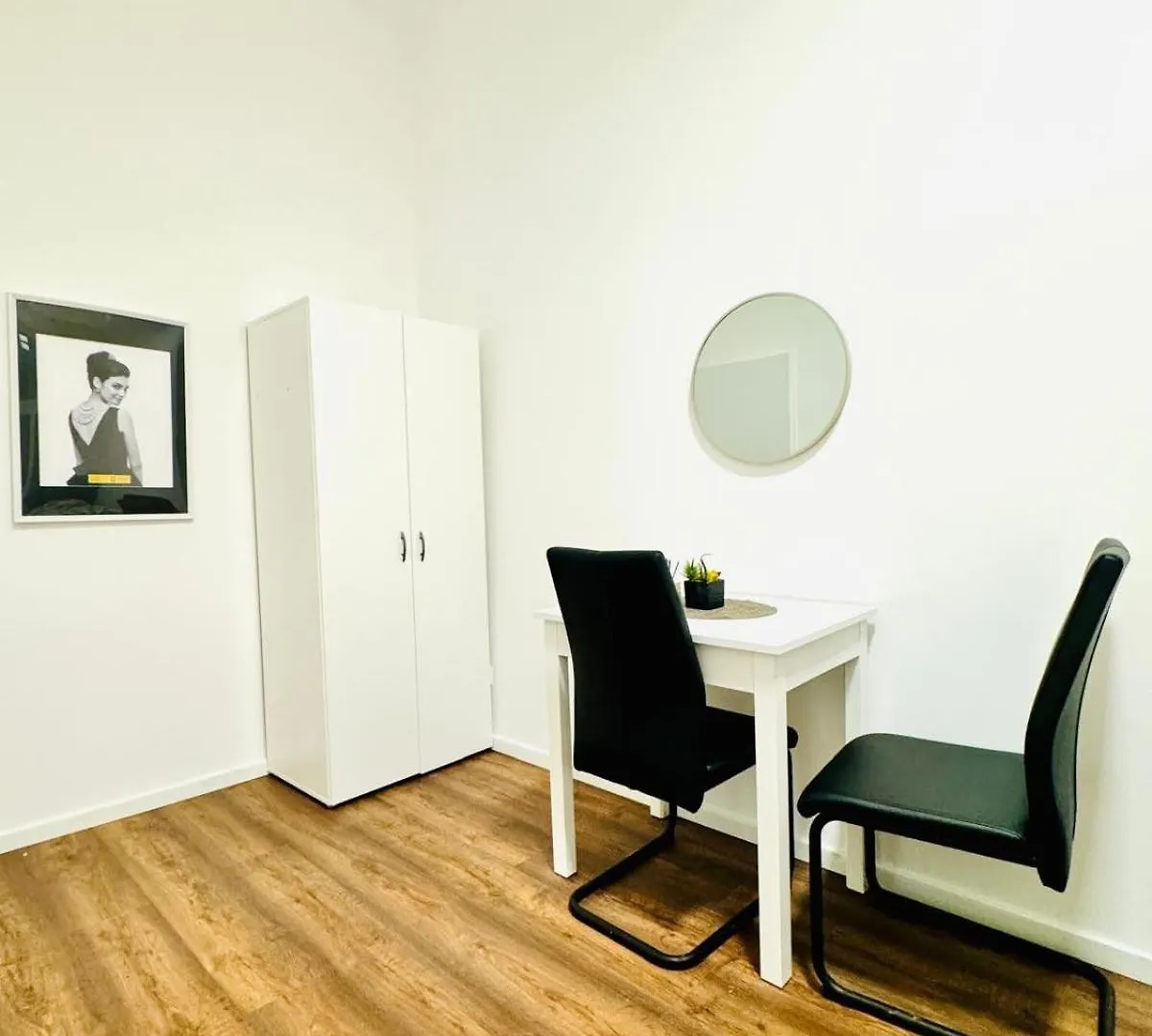 Affordable 5 Bedroom Apartment, Near Atzgersdorf Park Wien Lägenhet